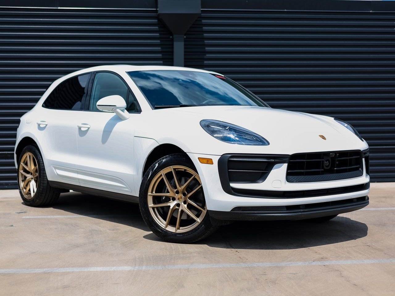 Certified 2025 Porsche Macan AWD/4WD image 13