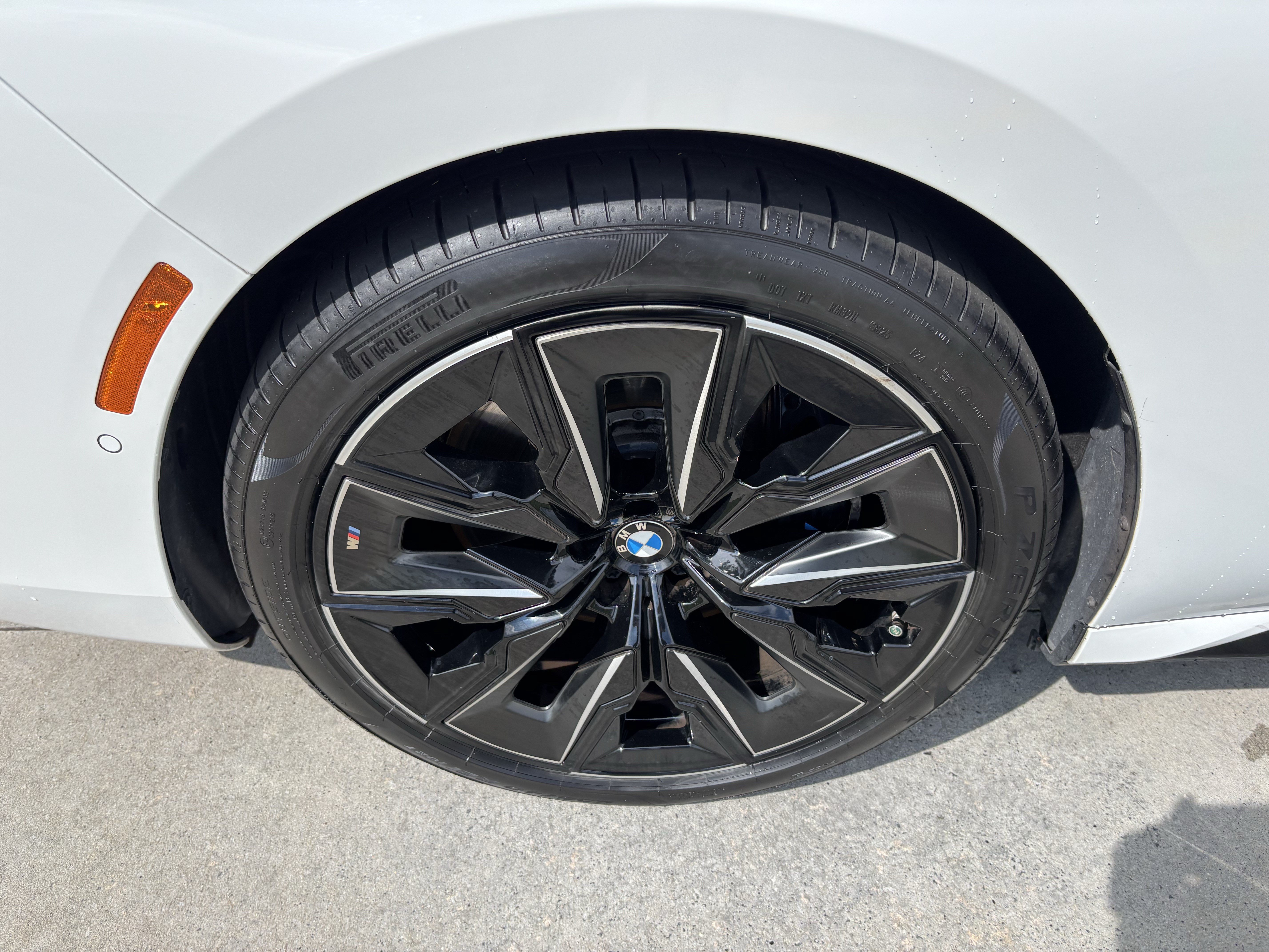 Used 2024 BMW i7 xDrive60 AWD/4WD image 13
