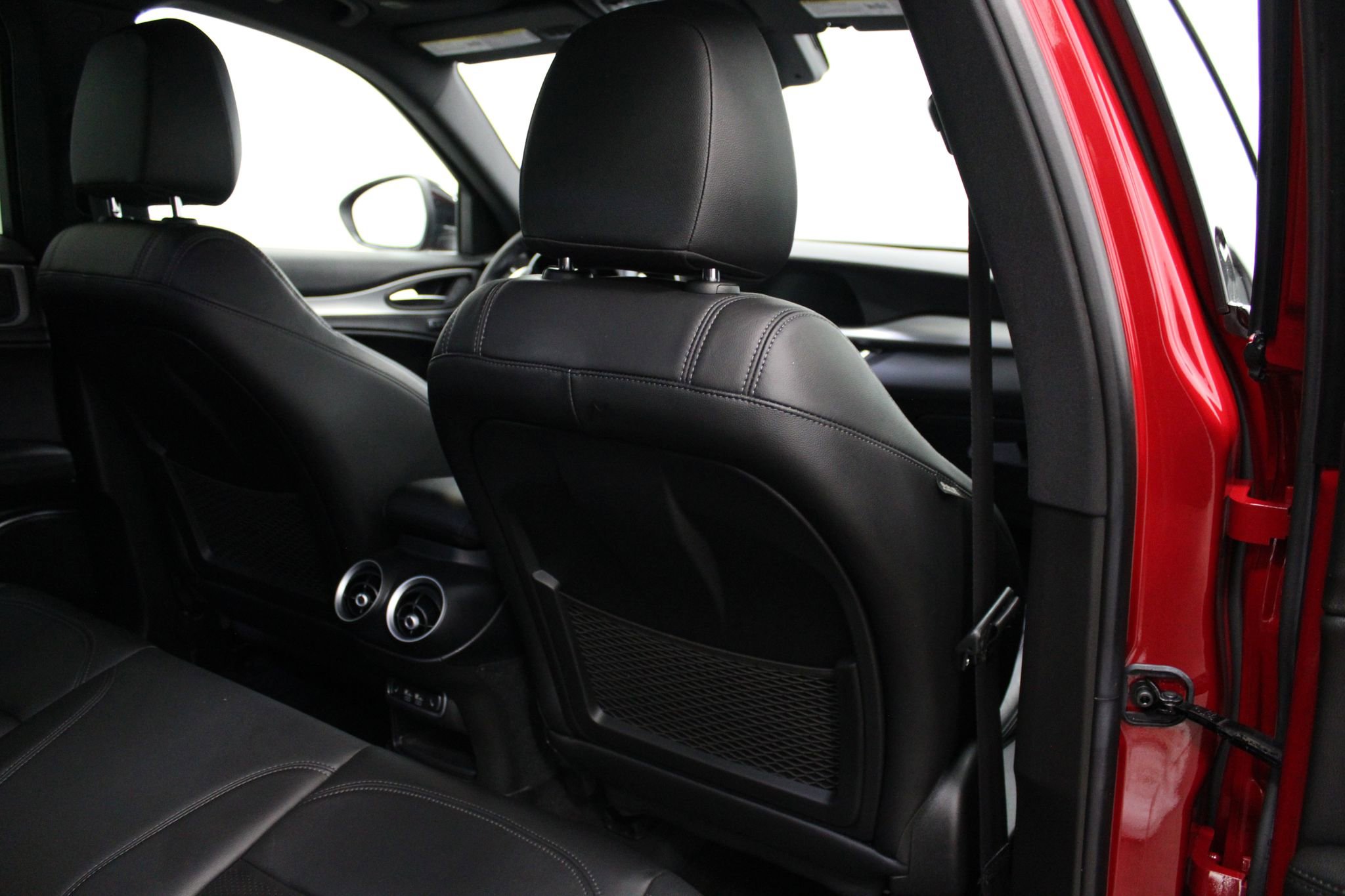 Used 2022 Alfa Romeo Stelvio Veloce AWD/4WD image 28
