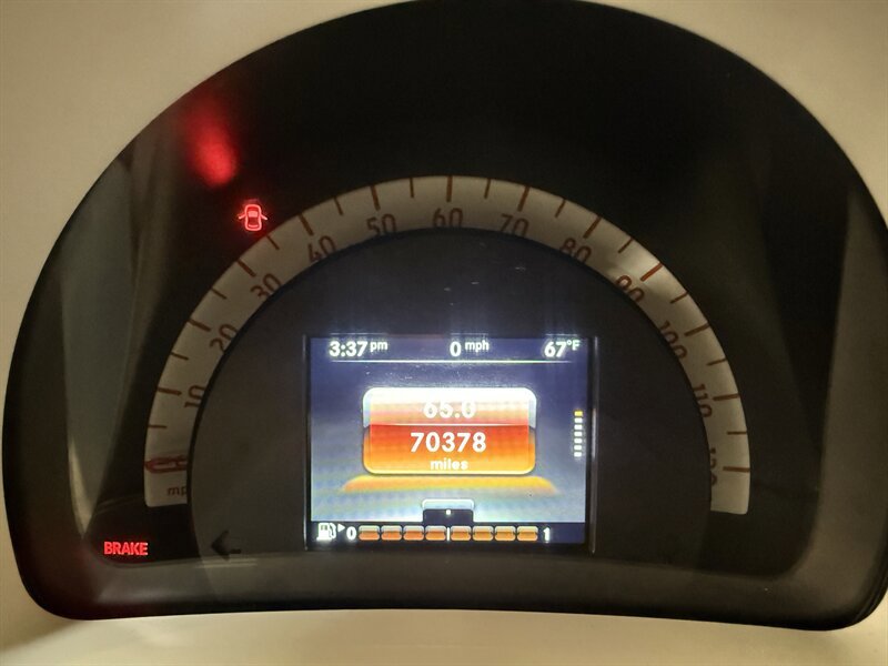 Used 2016 smart fortwo pure RWD image 21