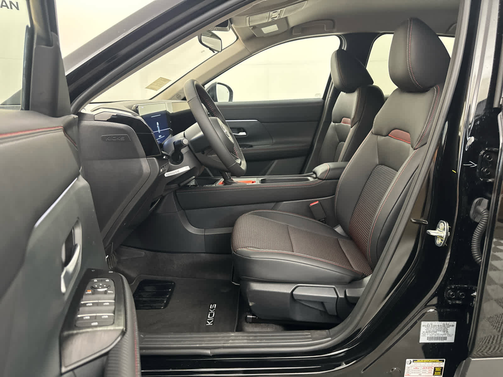 New 2026 Nissan Kicks SR image 9