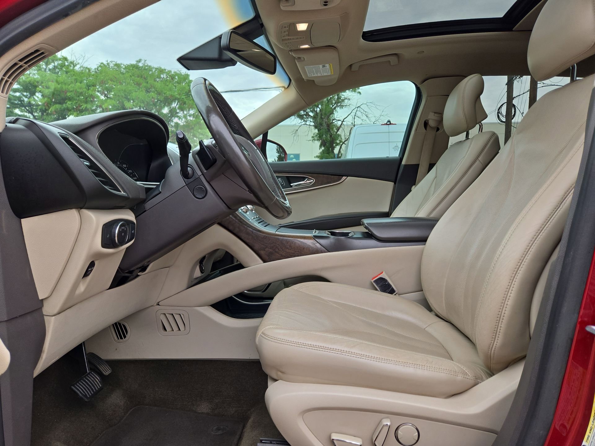 Used 2016 Lincoln MKX Reserve w/ Technology Package FWD image 16