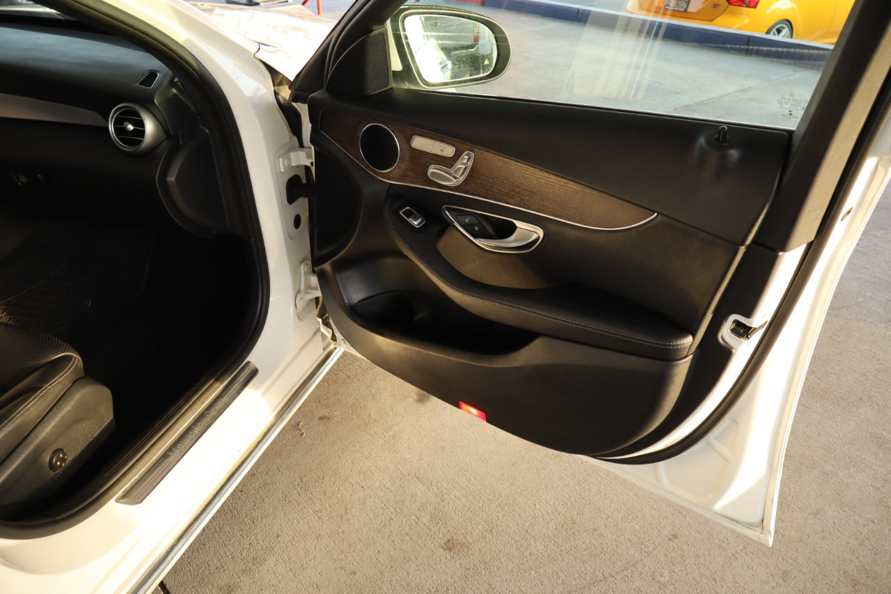 Used 2019 Mercedes-Benz C 300 4MATIC Sedan image 46