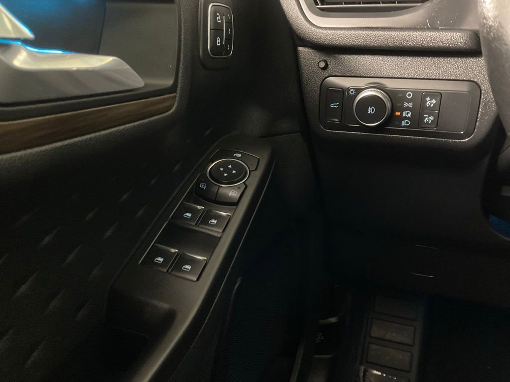 Used 2020 Ford Escape Titanium image 19