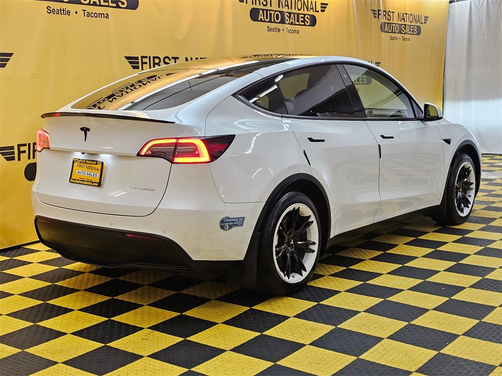 Used 2021 Tesla Model Y Long Range image 3