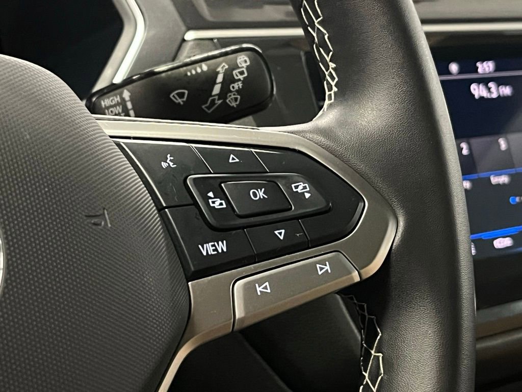 Used 2024 Volkswagen Tiguan SE w/ Panoramic Sunroof Package image 25