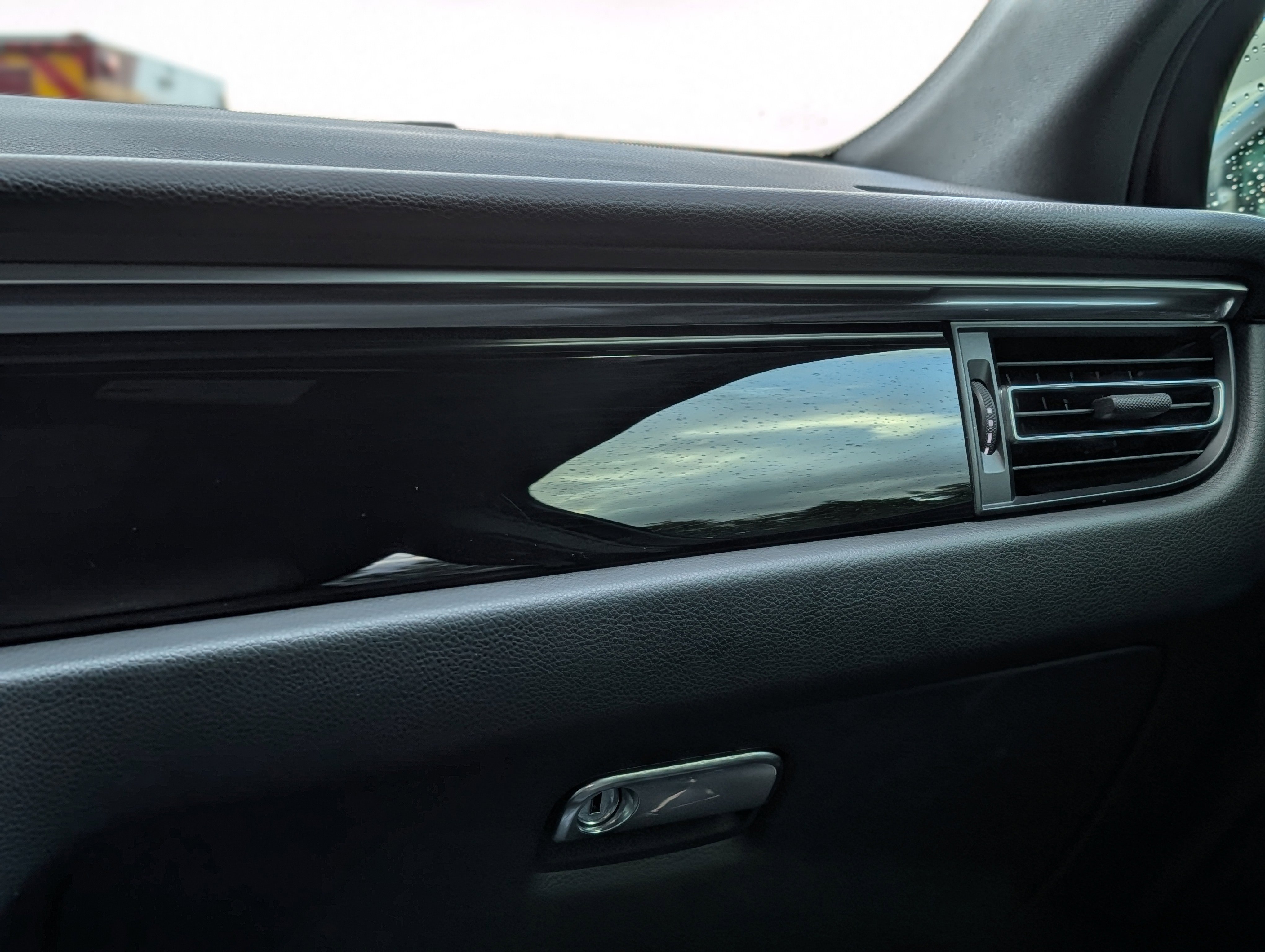 Used 2020 Porsche Macan S image 16