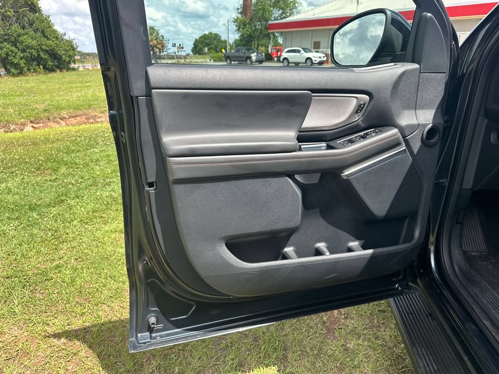 Certified 2025 Ford Expedition Active AWD/4WD image 10