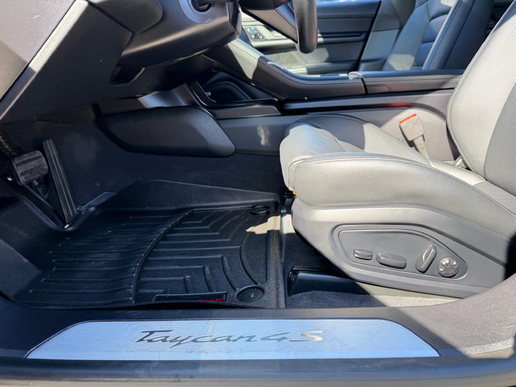 Used 2020 Porsche Taycan 4S AWD/4WD image 26