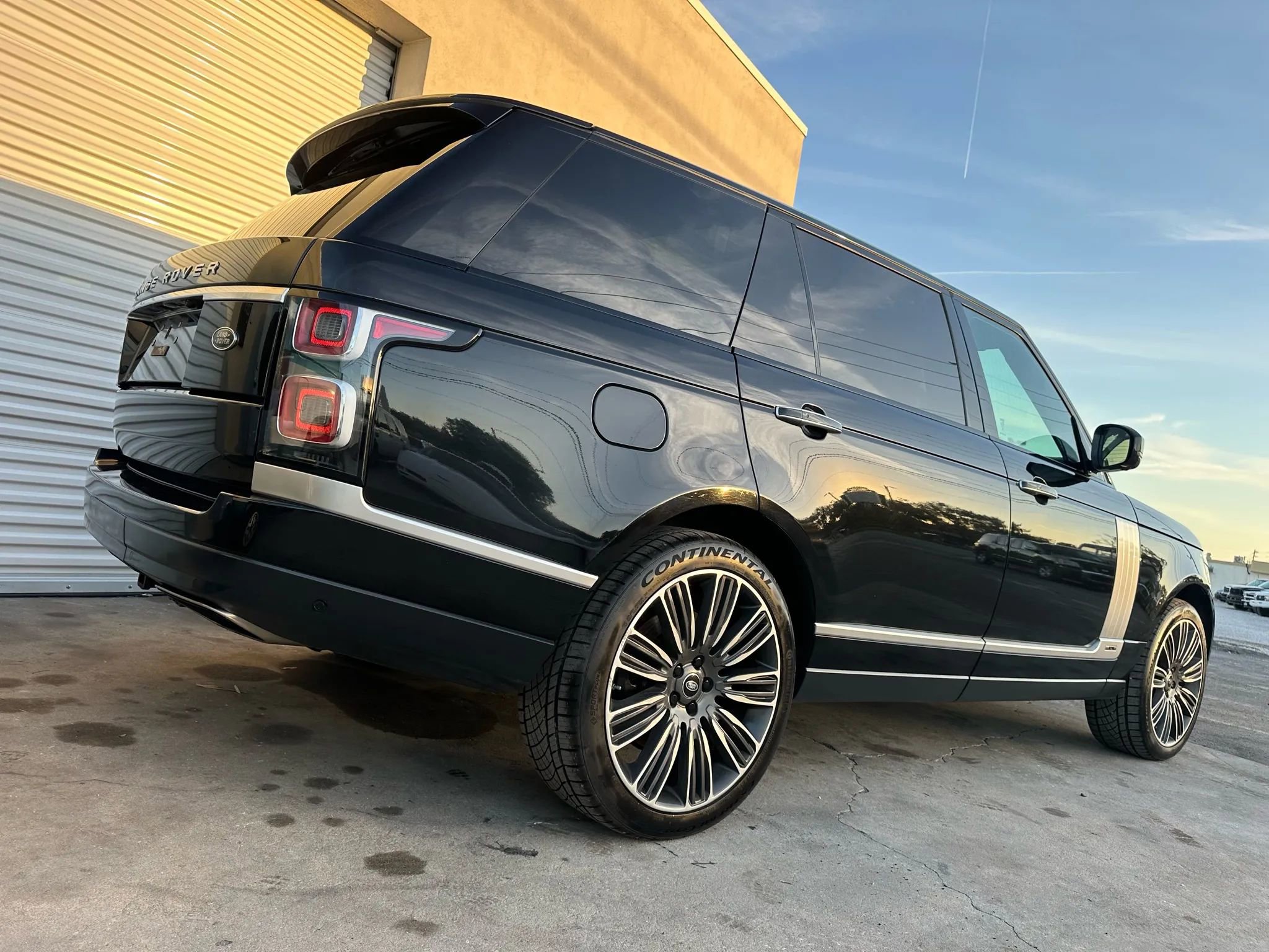 Used 2019 Land Rover Range Rover Long Wheelbase Autobiography image 4