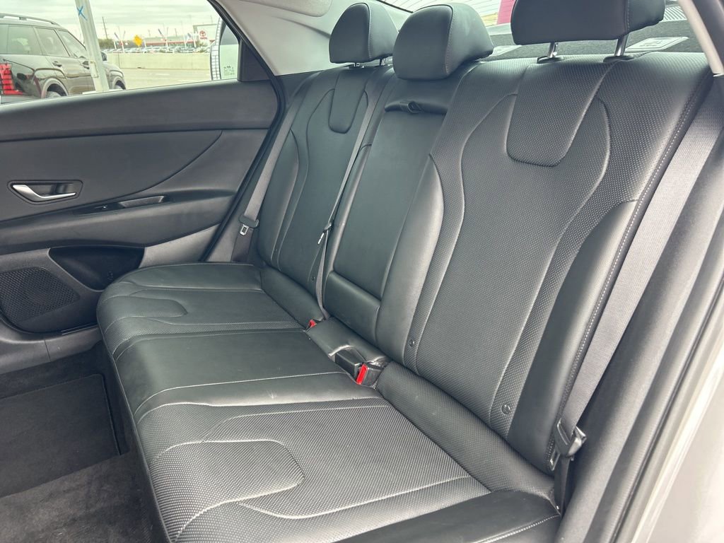 Used 2022 Hyundai Elantra Limited image 29