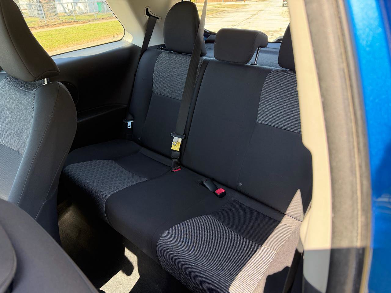 Used 2016 Toyota Yaris LE image 9