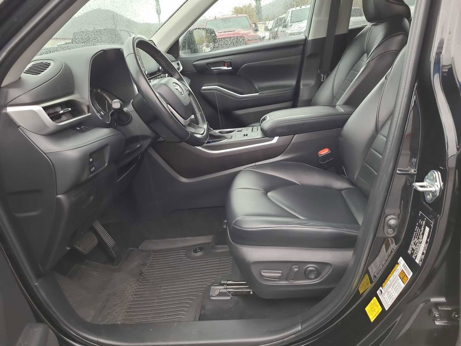 Used 2022 Toyota Highlander XLE image 19