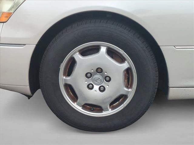 Used 2002 Lexus LS 430 RWD image 9
