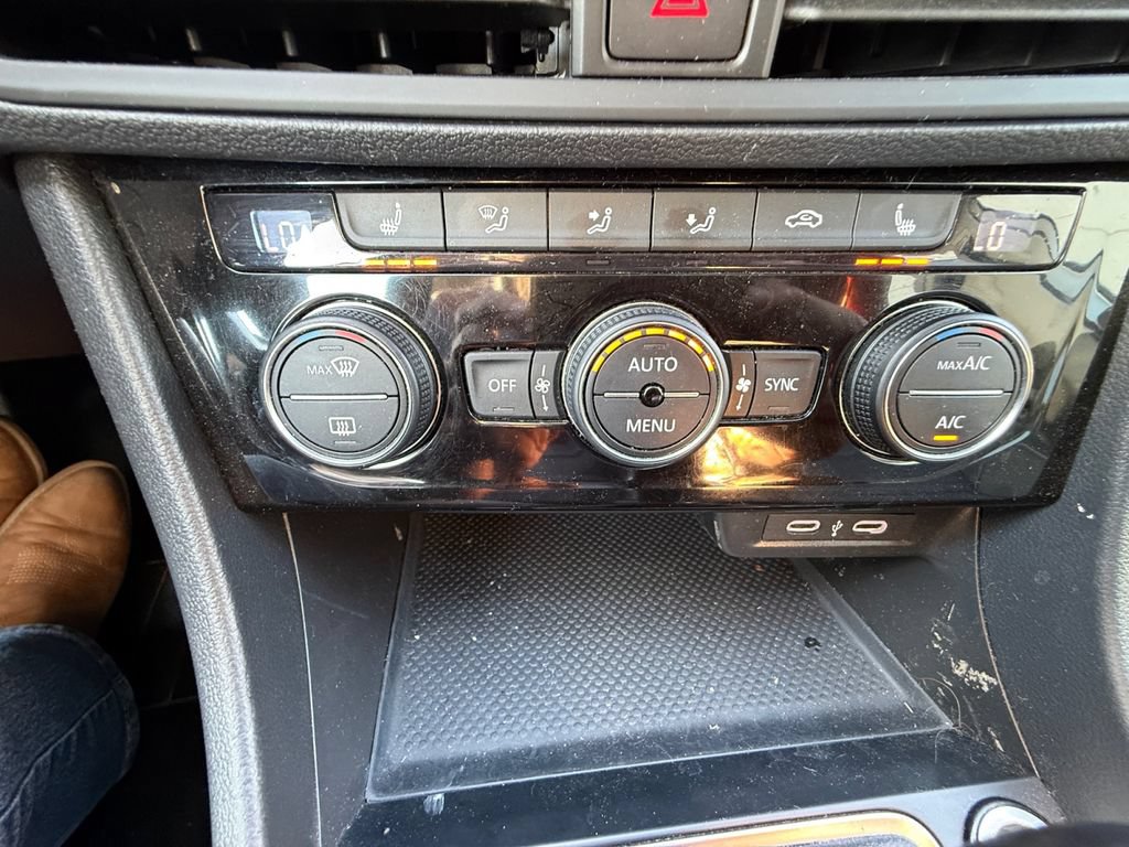 Used 2024 Volkswagen Jetta SE FWD image 33