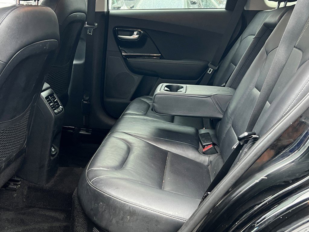 Used 2018 Kia Niro EX Premium image 11