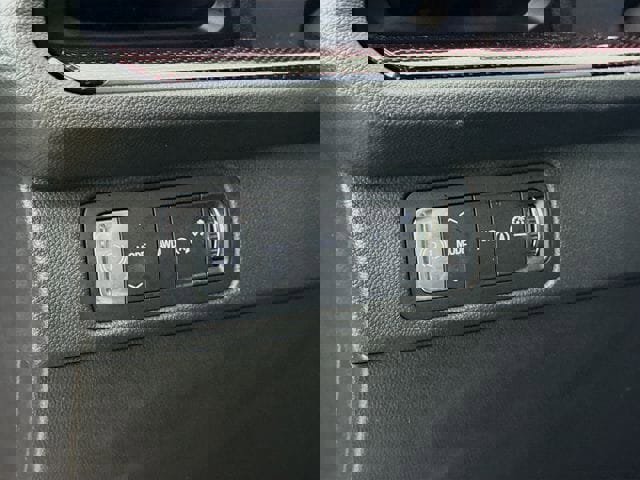 Used 2025 Chevrolet Traverse Z71 image 13