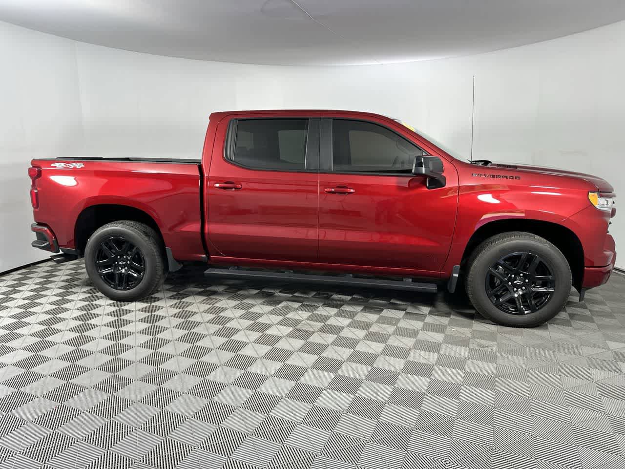 Used 2025 Chevrolet Silverado 1500 RST w/ LPO, Dark Essentials Package AWD/4WD image 4