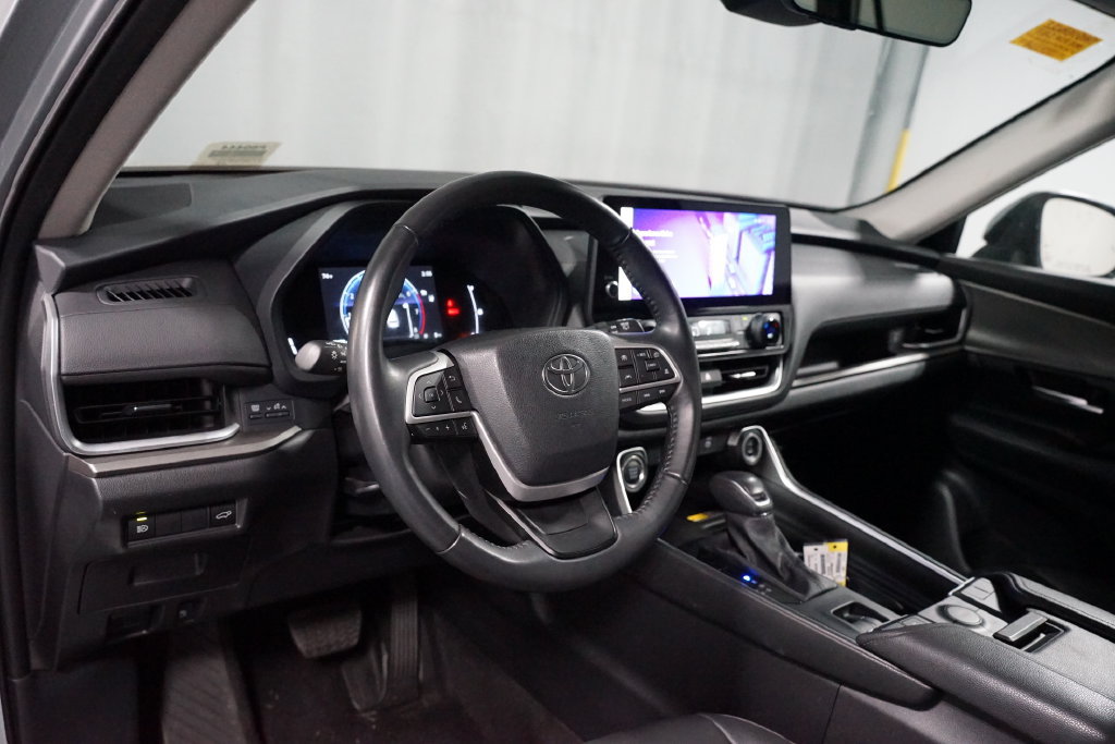 Used 2025 Toyota Grand Highlander AWD image 7