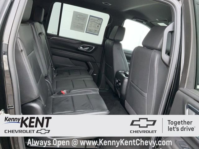 Used 2024 Chevrolet Suburban LT image 13