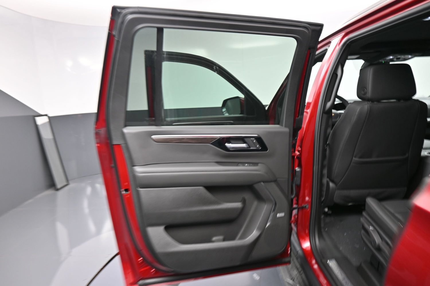 New 2026 Chevrolet Suburban LT w/ Comfort Package AWD/4WD image 17