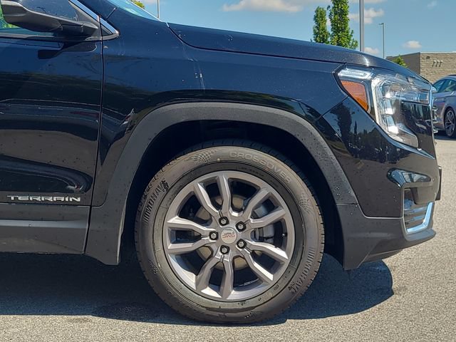 Used 2024 GMC Terrain SLT AWD/4WD image 9