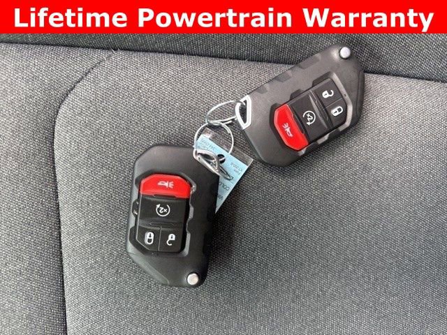 Used 2024 Jeep Gladiator Rubicon w/ Technology Group image 9