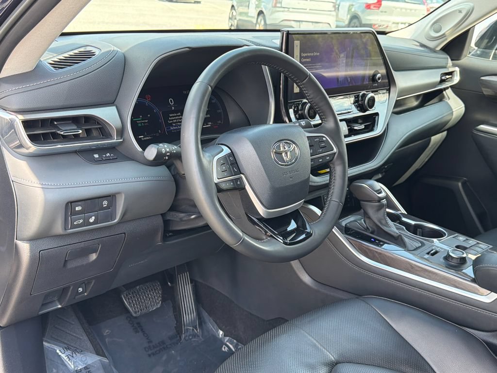 Used 2024 Toyota Highlander Limited AWD/4WD image 21
