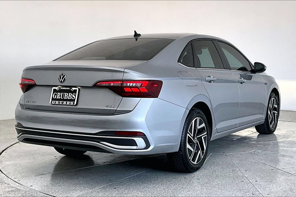 Used 2024 Volkswagen Jetta SEL FWD image 2