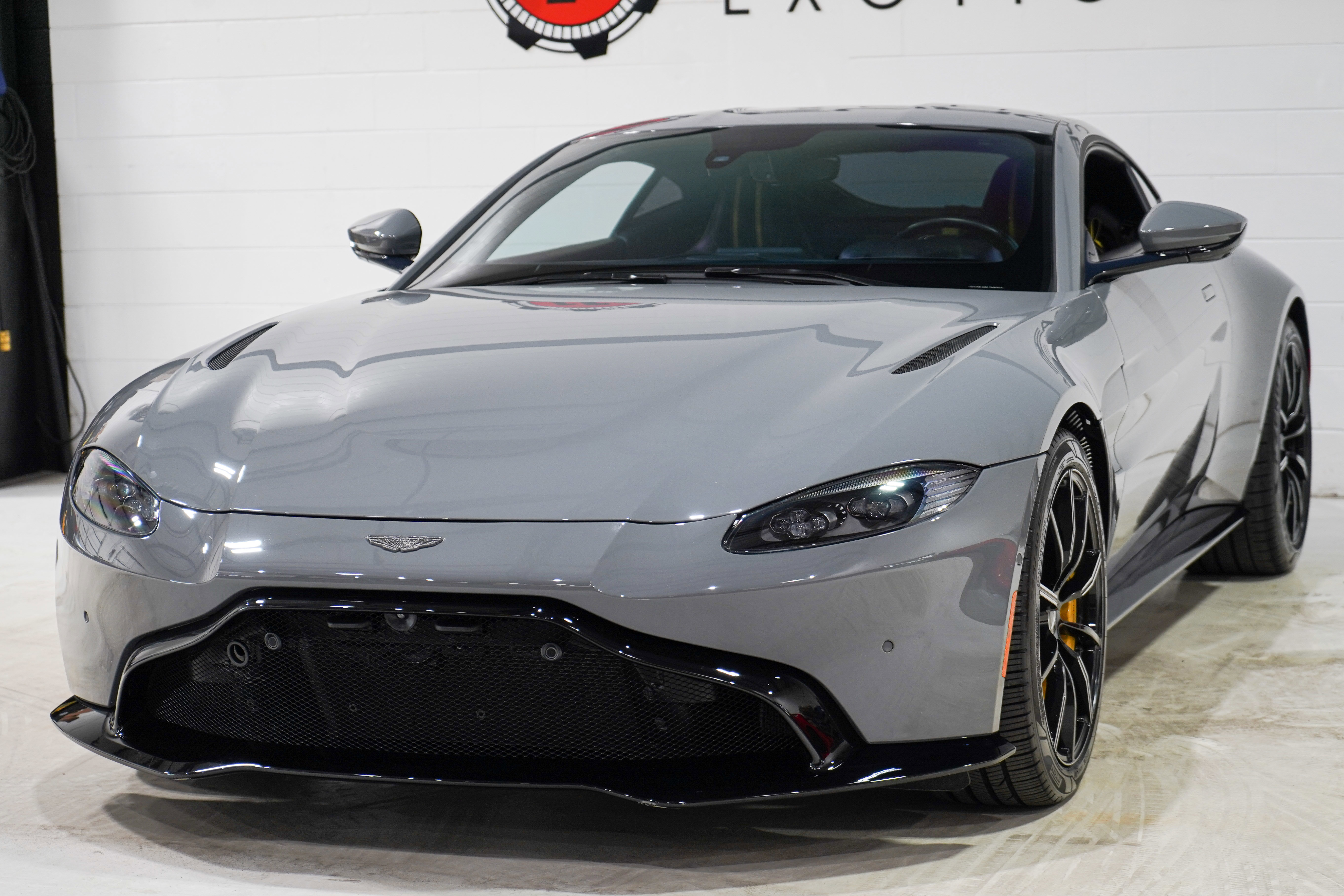 Used 2020 Aston Martin V8 Vantage Coupe RWD image 30