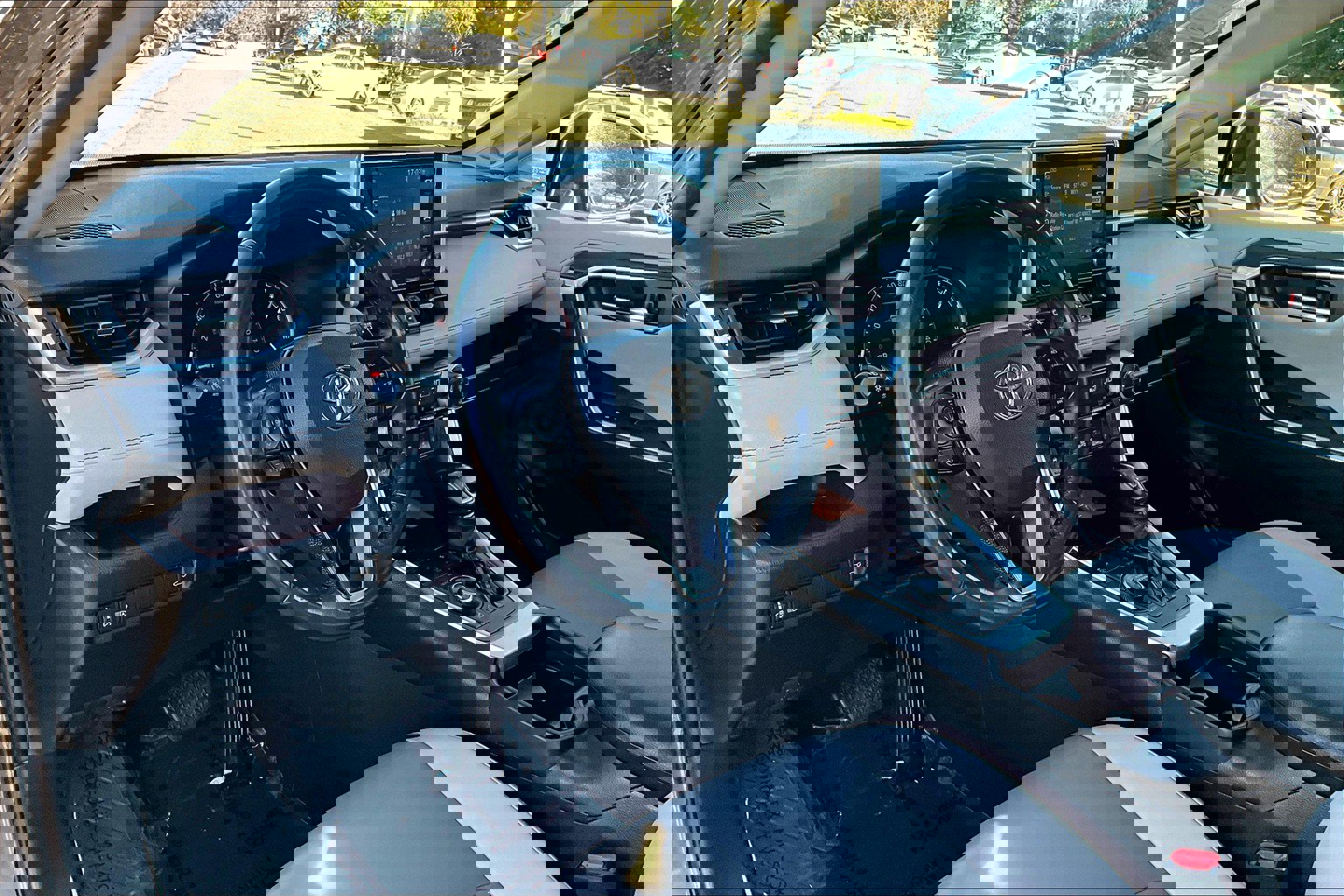 Used 2021 Toyota RAV4 Limited image 13