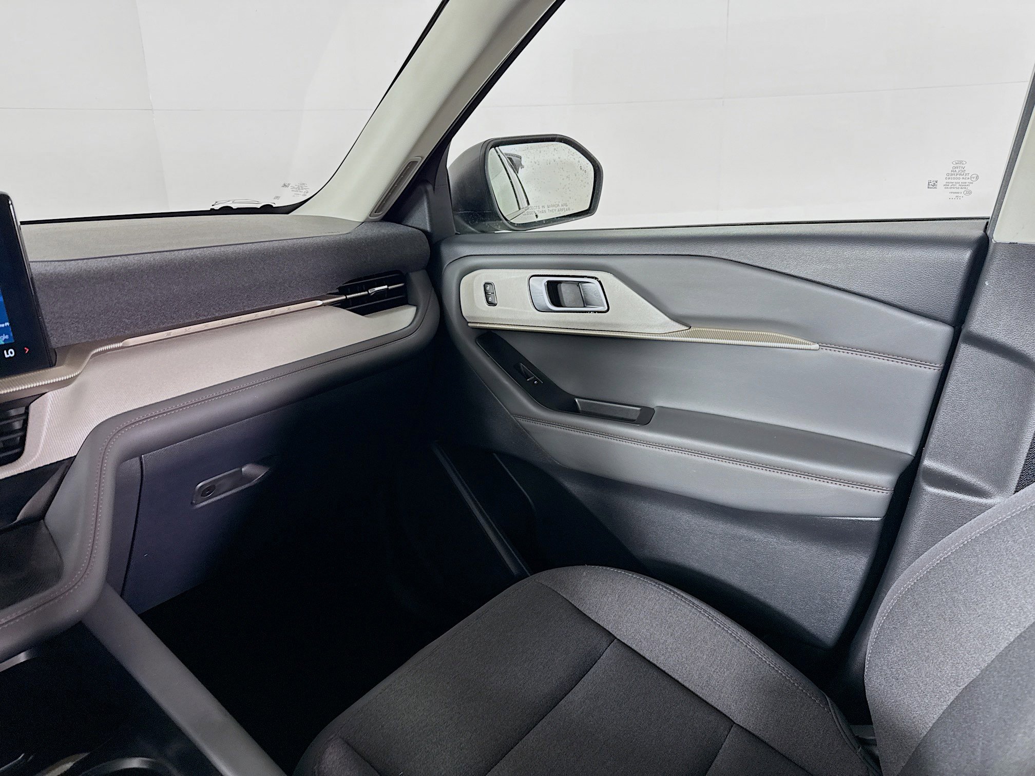 Used 2025 Ford Explorer Active image 28