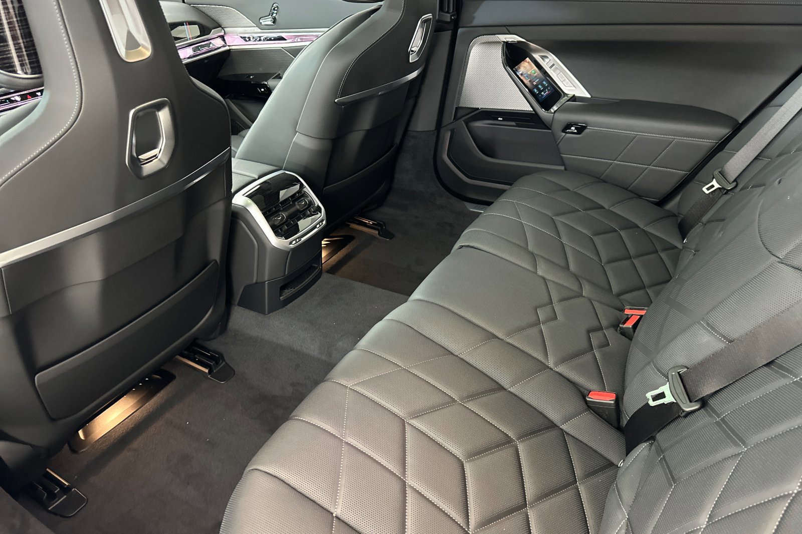 New 2026 BMW i7 eDrive50 w/ Executive Package image 19