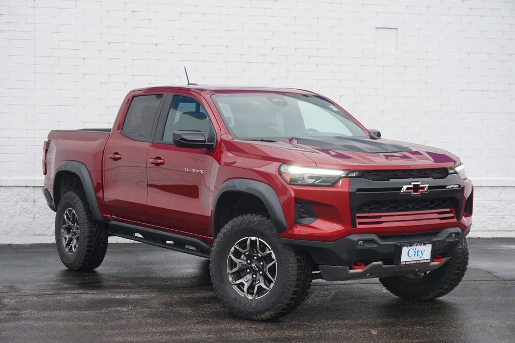 Used 2025 Chevrolet Colorado ZR2 w/ Technology Package AWD/4WD image 3