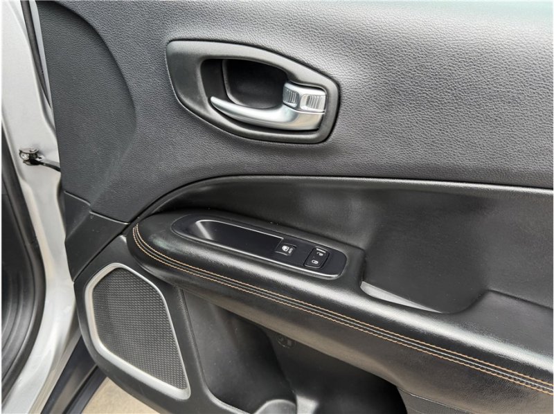 Used 2020 Jeep Compass Limited FWD image 30