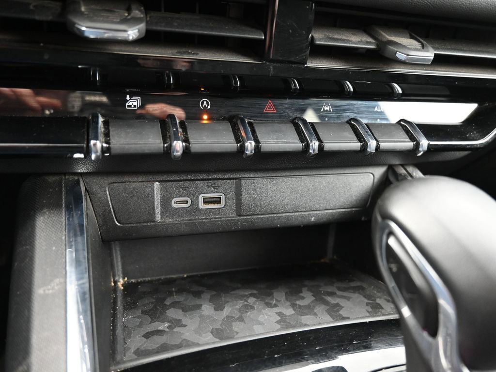 Used 2025 GMC Canyon Elevation image 39