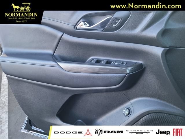 Used 2023 GMC Acadia SLT FWD image 14