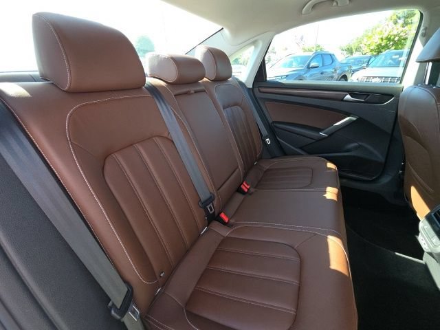 Used 2022 Volkswagen Passat 2.0T FWD image 9