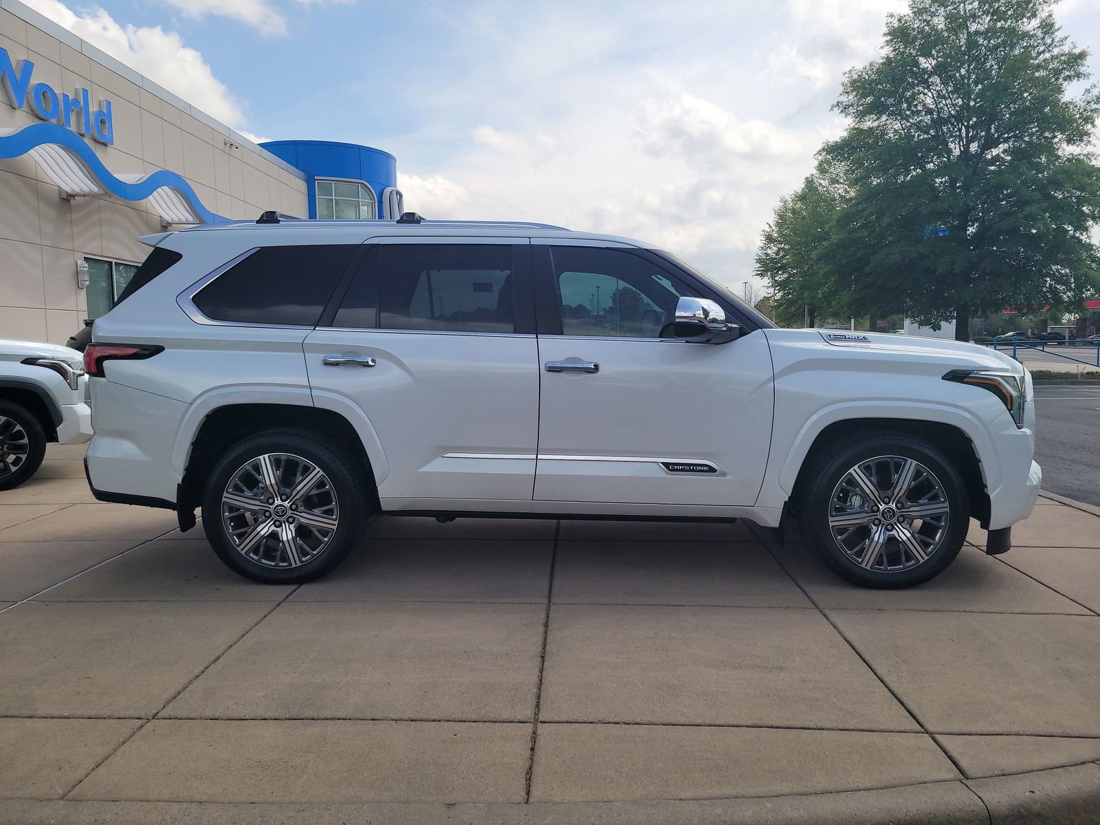 Used 2024 Toyota Sequoia Capstone AWD/4WD image 2