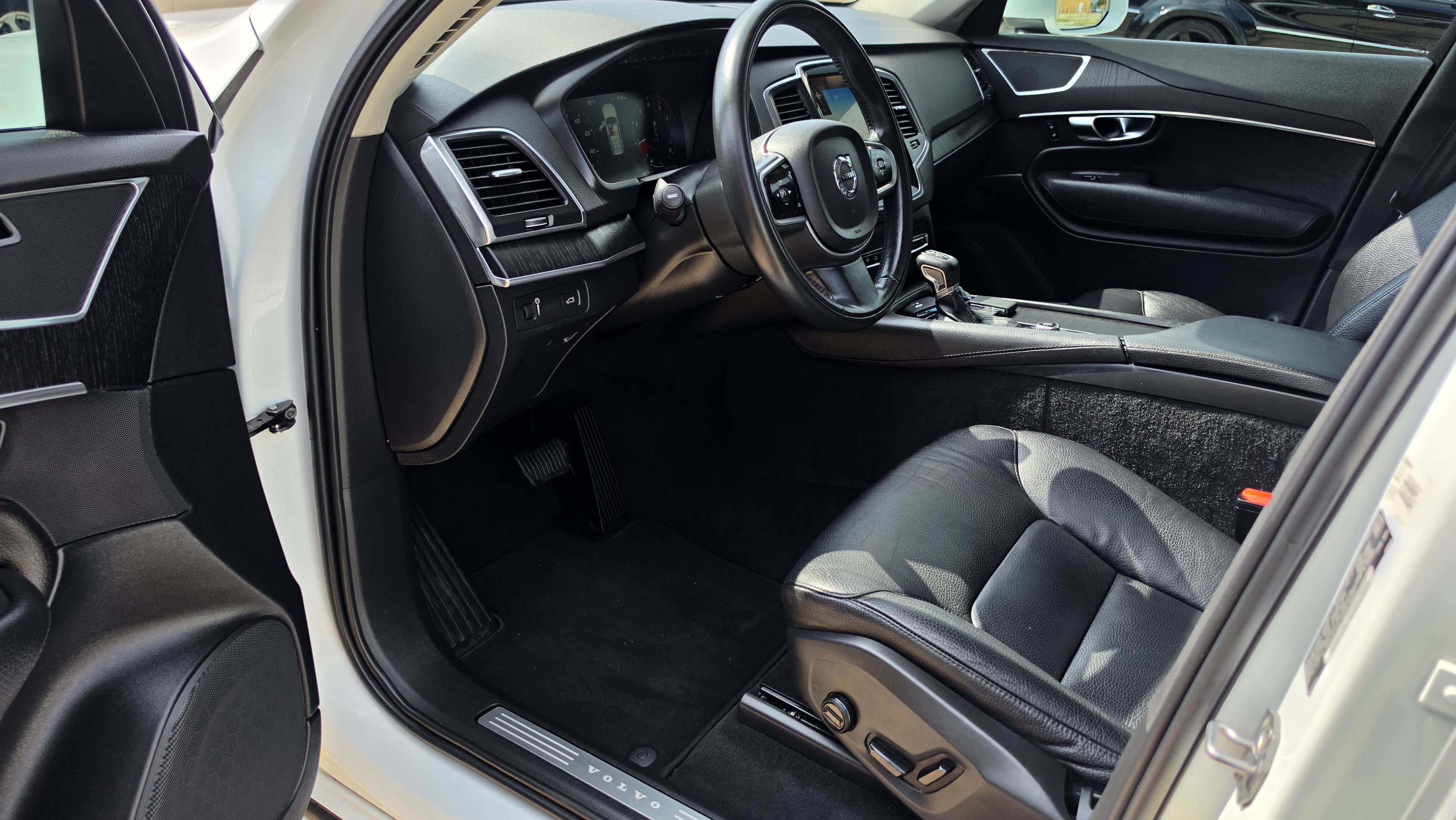 Used 2020 Volvo XC90 T6 Momentum AWD/4WD image 22