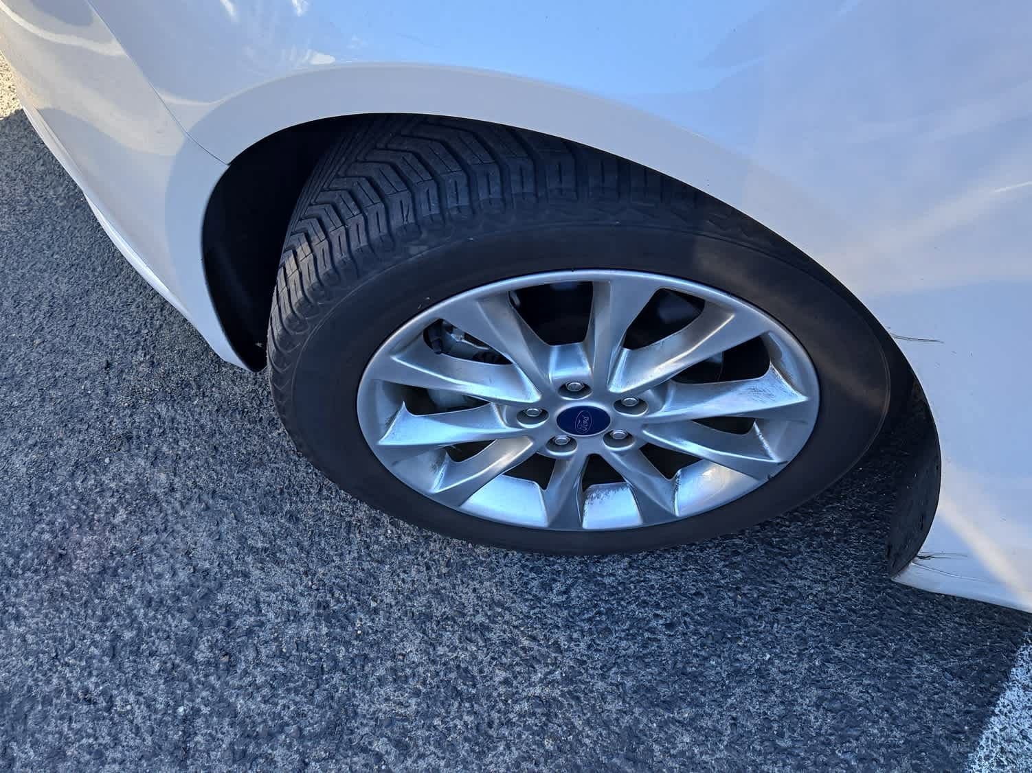 Used 2017 Ford Fusion SE w/ Fusion SE Technology Package image 3