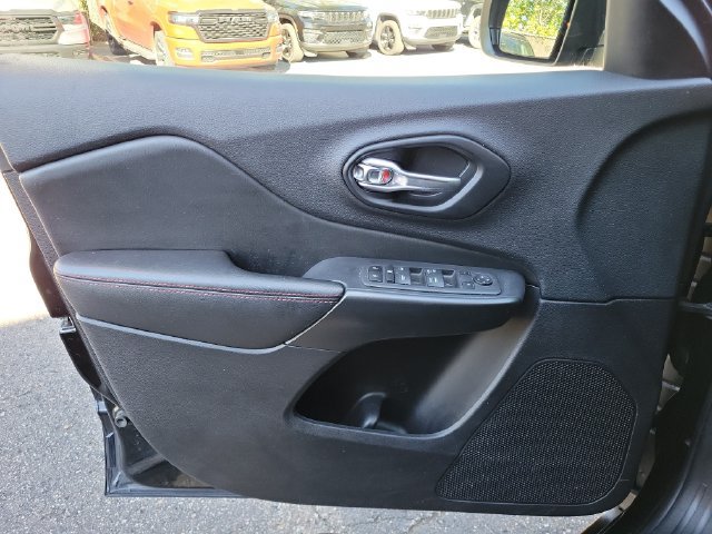 Used 2022 Jeep Cherokee Trailhawk AWD/4WD image 10