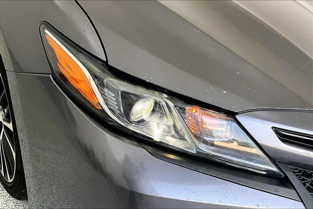 Used 2020 Toyota Camry SE FWD image 34