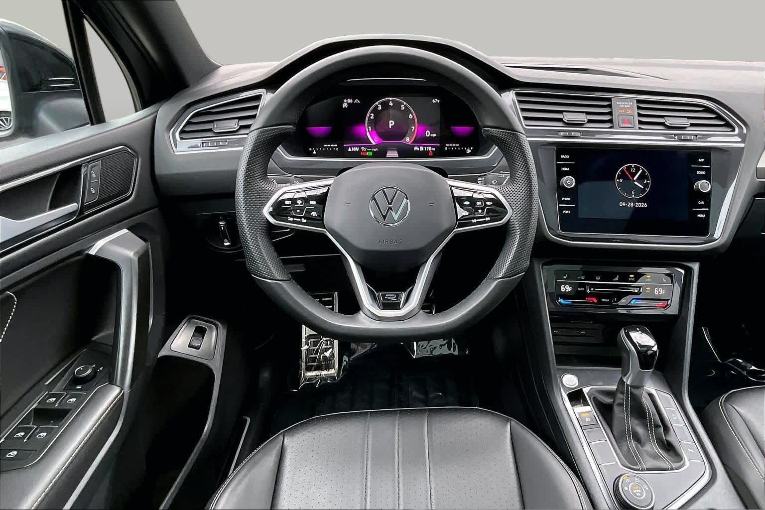 Used 2024 Volkswagen Tiguan SE R-Line AWD/4WD image 6