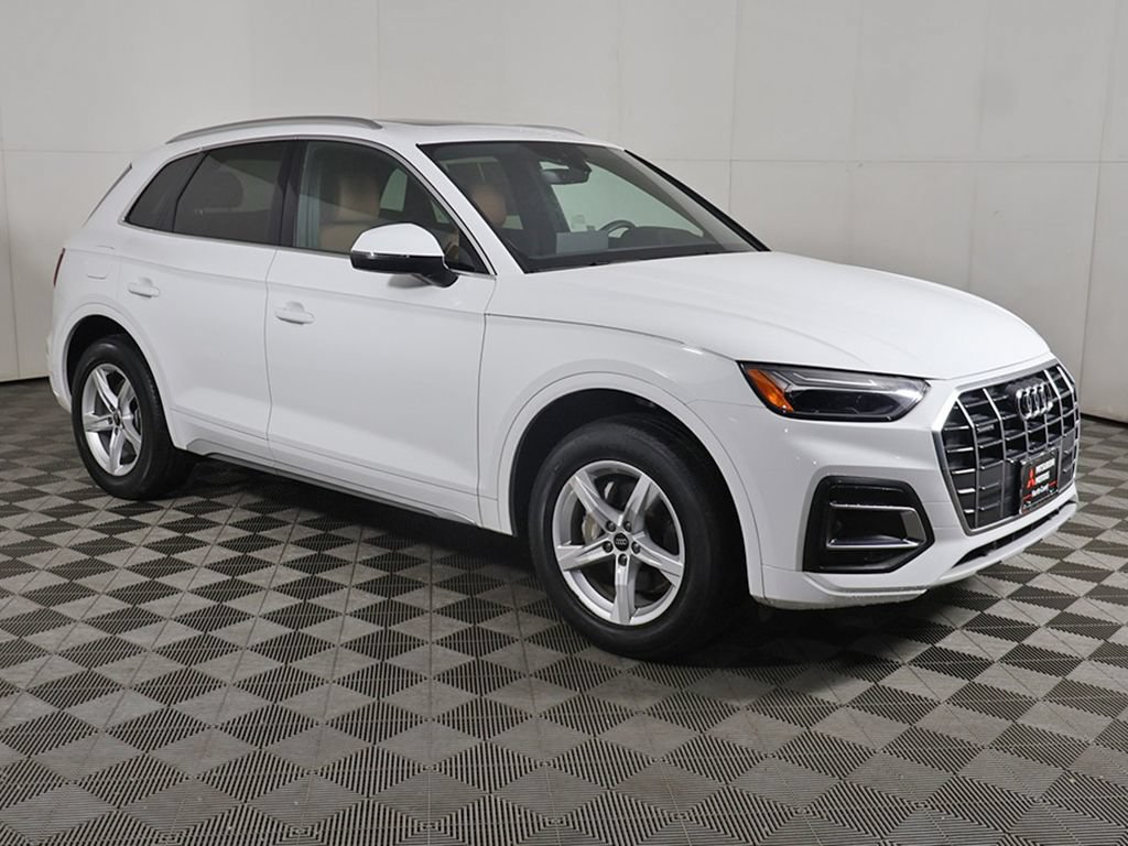 Used 2023 Audi Q5 2.0T Premium w/ Convenience Package AWD/4WD image 2