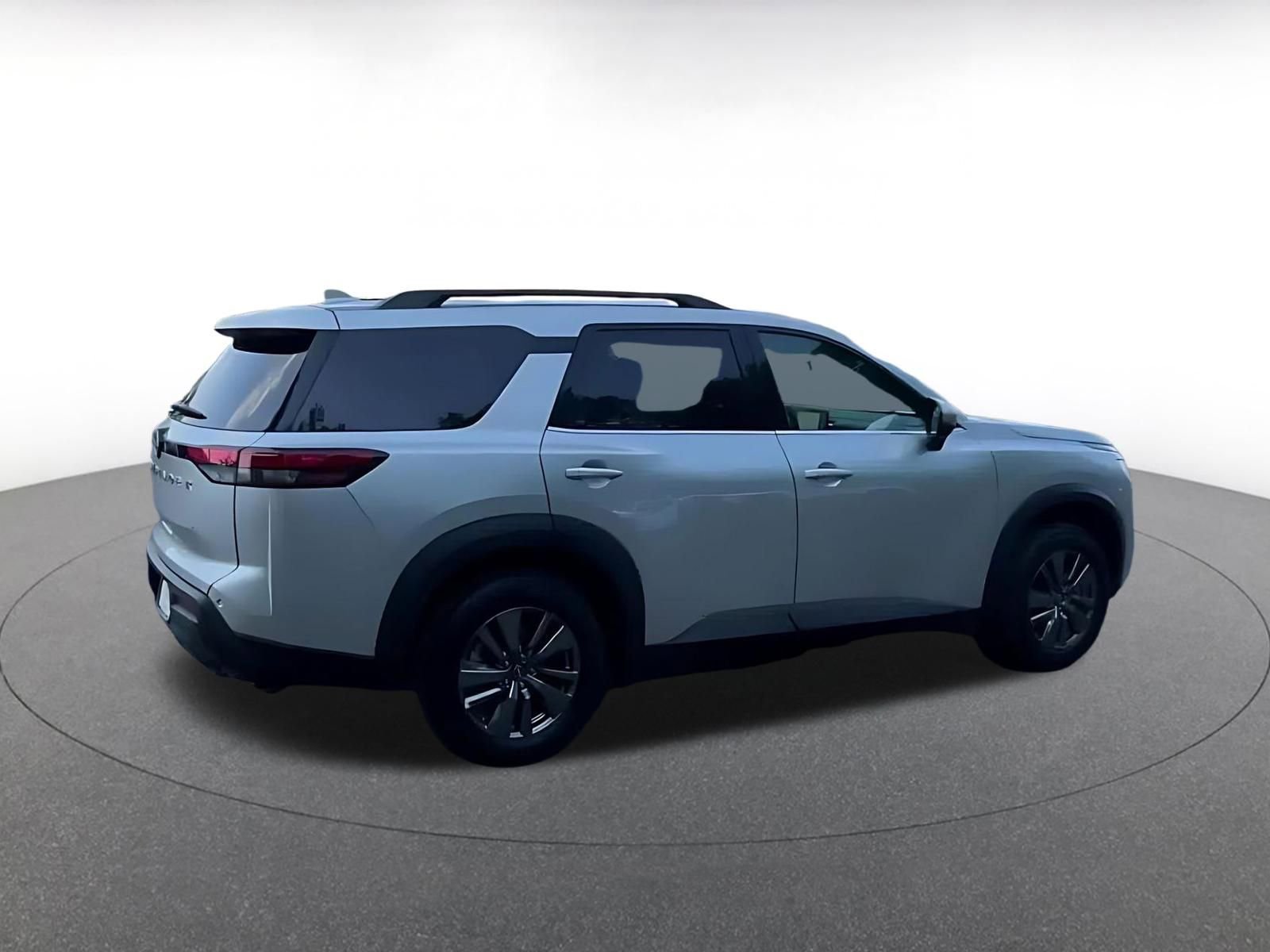 Used 2025 Nissan Pathfinder SV FWD image 14