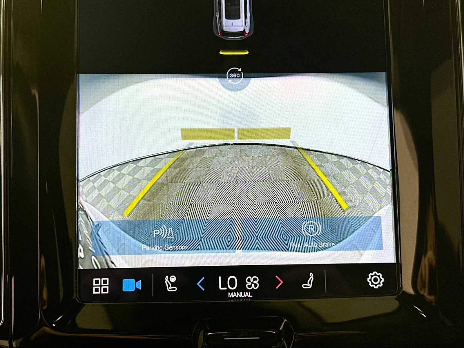 Used 2022 Volvo XC60 B5 Momentum w/ Advanced Package image 15