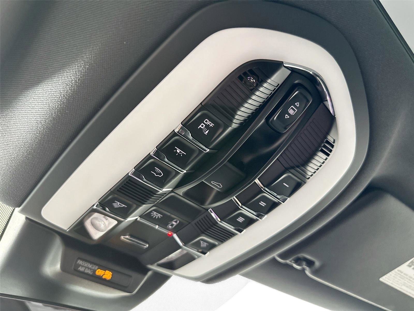 Certified 2025 Porsche Macan S AWD/4WD image 26