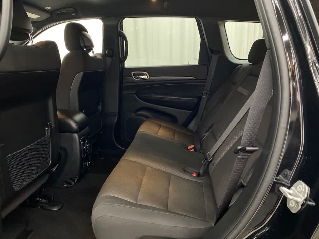 Used 2021 Jeep Grand Cherokee Laredo w/ Security & Convenience Group AWD/4WD image 17