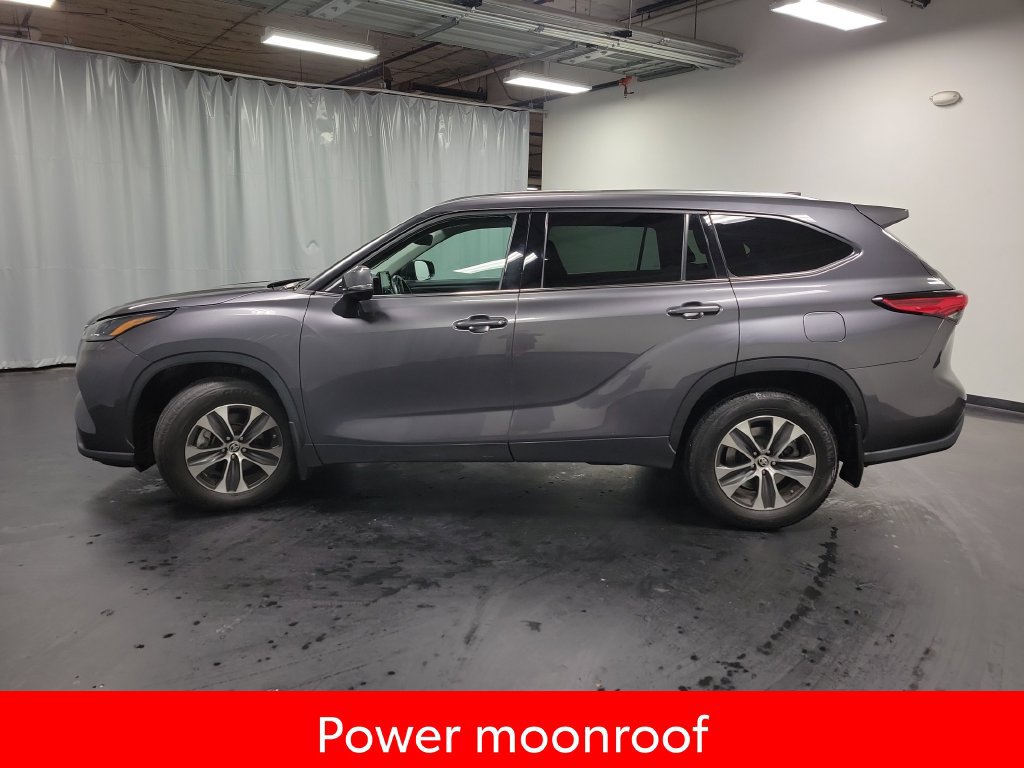 Used 2021 Toyota Highlander XLE AWD/4WD image 5